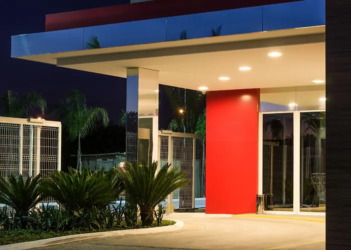 Ibis Assis Brasil - Estacionamento Gratuito 3*