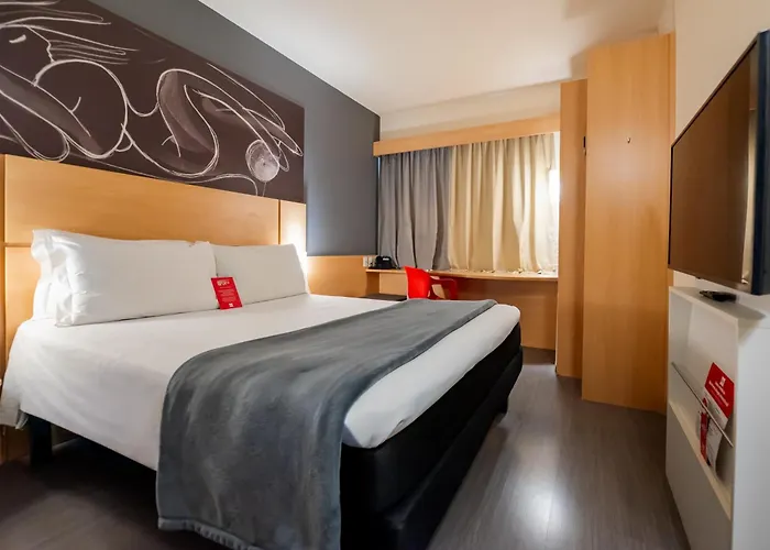 Ibis Assis Brasil - Estacionamento Gratuito