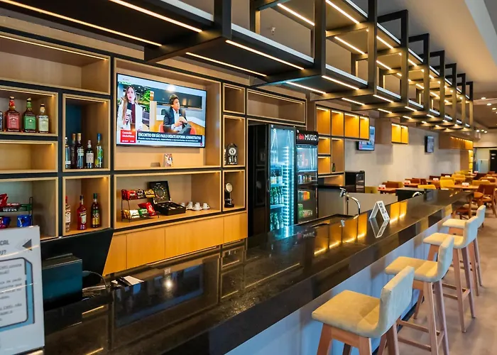 Hotel Ibis Assis Brasil - Estacionamento Gratuito 3*