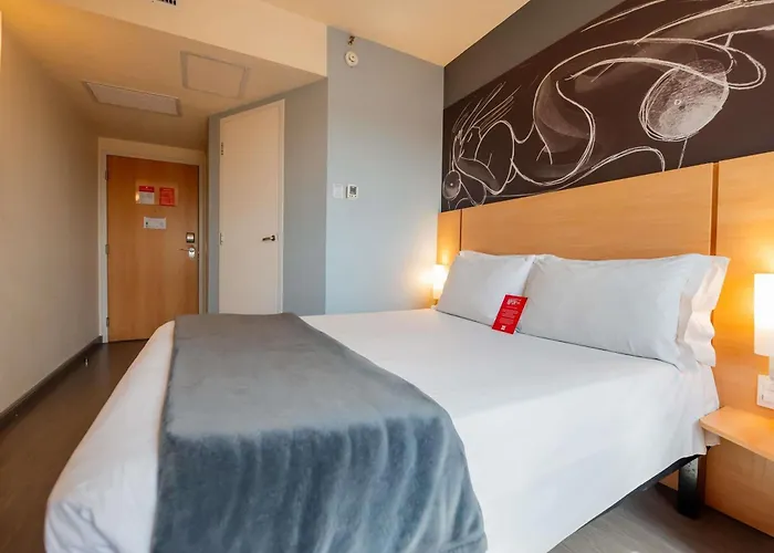 Ibis Assis Brasil - Estacionamento Gratuito 3*