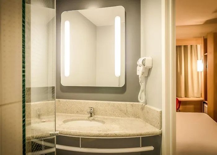 Ibis Assis Brasil - Estacionamento Gratuito