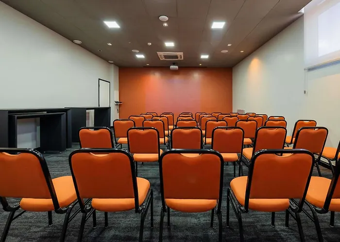 Hotel Ibis Assis Brasil - Estacionamento Gratuito