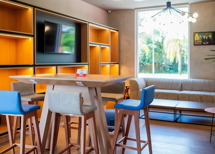 Hotel Ibis Assis Brasil - Estacionamento Gratuito 3*